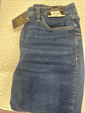 BOLD elements Dark Blue Curvy Ankle Jeans